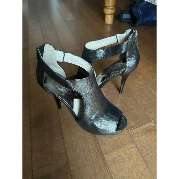 Michael Kors, gunmetal lizard pattern open toe,heel zipper stilettos size 7.5 - Picture 5 of 12